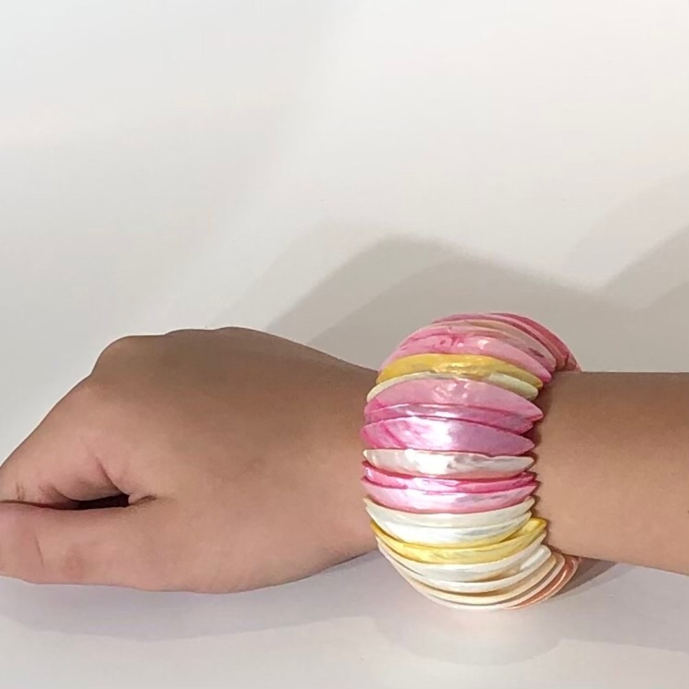 Sea Shell Stretch Pink, Yellow & Ivory Bracelet - Picture 4 of 6